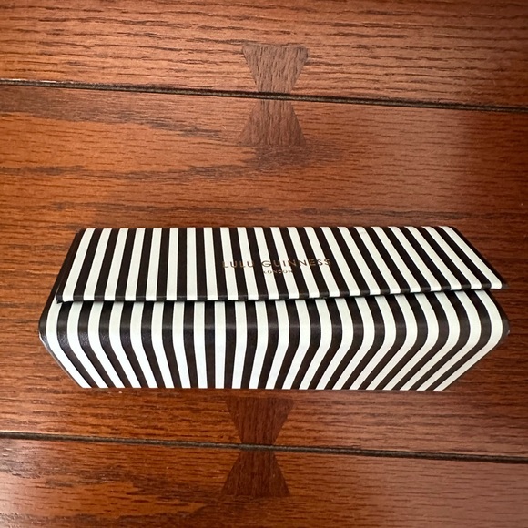 Lulu Guinness Sunglasses Case LIKE NEW - Picture 2 of 3